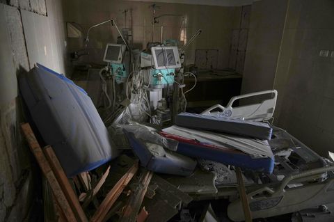Ein zerstörtes Zimmer im Nasser-Krankenhaus in Gaza nach einem Angriff der israelischen Armee