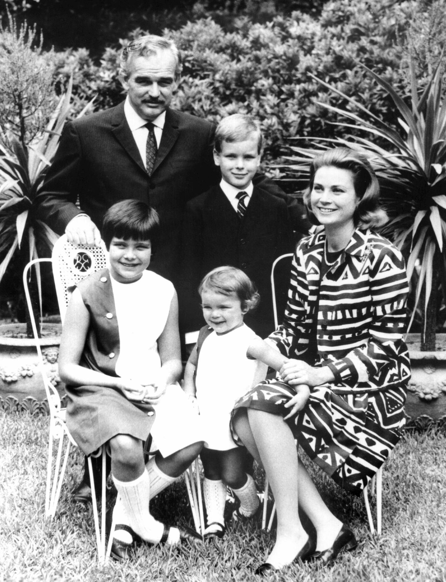 Fürstenpaar mit Familie