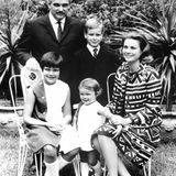 Fürstenpaar mit Familie