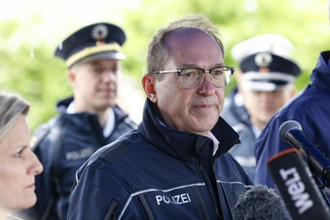 Dobrindt bei Besuch am Grenzübergang Kiefersfelden