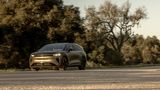 Lucid Air Gravity  In Deutschland orientiert sich der Gravity preislich am Air Grand Touring, der bei etwa 130.000 Euro startet. Später könnten günstigere Varianten wie Pure oder Touring unter 100.000 Euro folgen. Der noch wenig bekannte Hersteller aus dem kalifornischen Silicon Valley setzt auf Leistung: Zwei Elektromotoren liefern 611 kW (831 PS) und 1.232 Nm Drehmoment. Der SUV soll im vierten Quartal nach Europa kommen