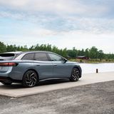 VW ID.7 Tourer  Der ID.7 Tourer tritt die Nachfolge des Passat Variant an, der lange Zeit ein Favorit für Dienstwagen war. Mit neuem Namen und elektrischem Antrieb bleibt das Konzept vertraut. Das Heckdesign ist gelungen und bietet 605 bis 1.714 Liter Ladevolumen – ideal für Familien, die viel Stauraum brauchen