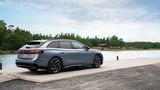 VW ID.7 Tourer  Der ID.7 Tourer tritt die Nachfolge des Passat Variant an, der lange Zeit ein Favorit für Dienstwagen war. Mit neuem Namen und elektrischem Antrieb bleibt das Konzept vertraut. Das Heckdesign ist gelungen und bietet 605 bis 1.714 Liter Ladevolumen – ideal für Familien, die viel Stauraum brauchen