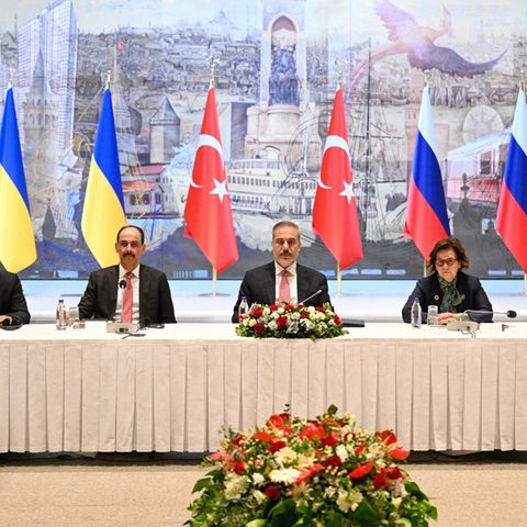Die Gespräche der Delegationen der Ukraine und Russland werden von der Türkei vermittelt