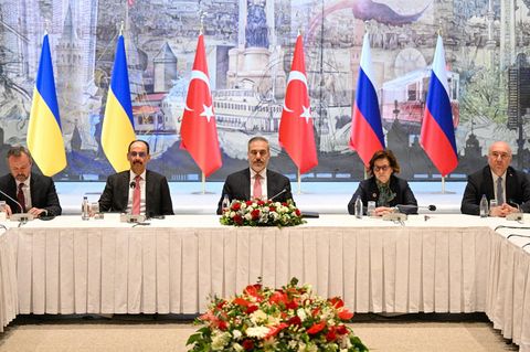Die Gespräche der Delegationen der Ukraine und Russland werden von der Türkei vermittelt