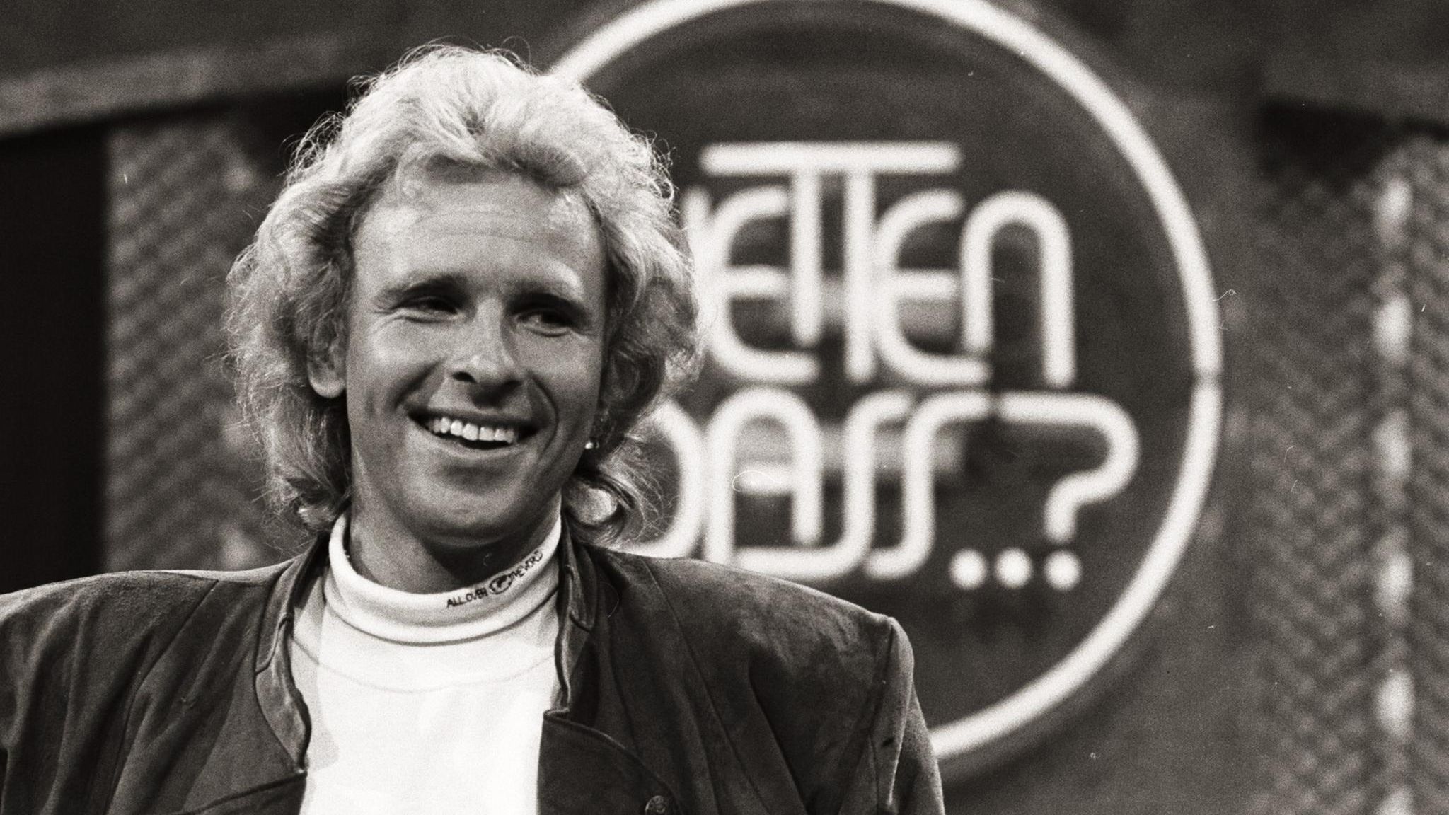 Selbstsicher steuert Thomas Gottschalk durch die 46. Ausgabe von "Wetten, dass...?" im Jahr 1988
