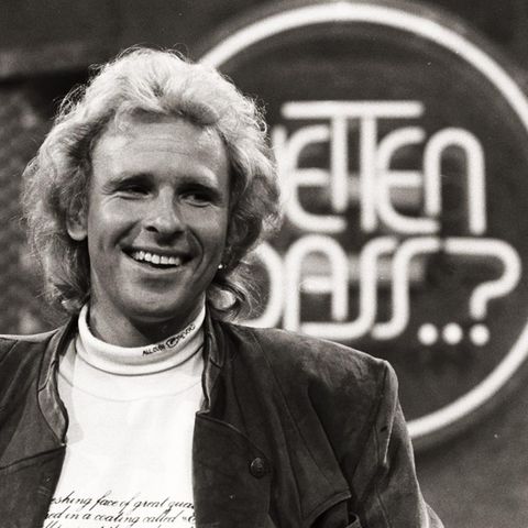 Selbstsicher steuert Thomas Gottschalk durch die 46. Ausgabe von "Wetten, dass...?" im Jahr 1988