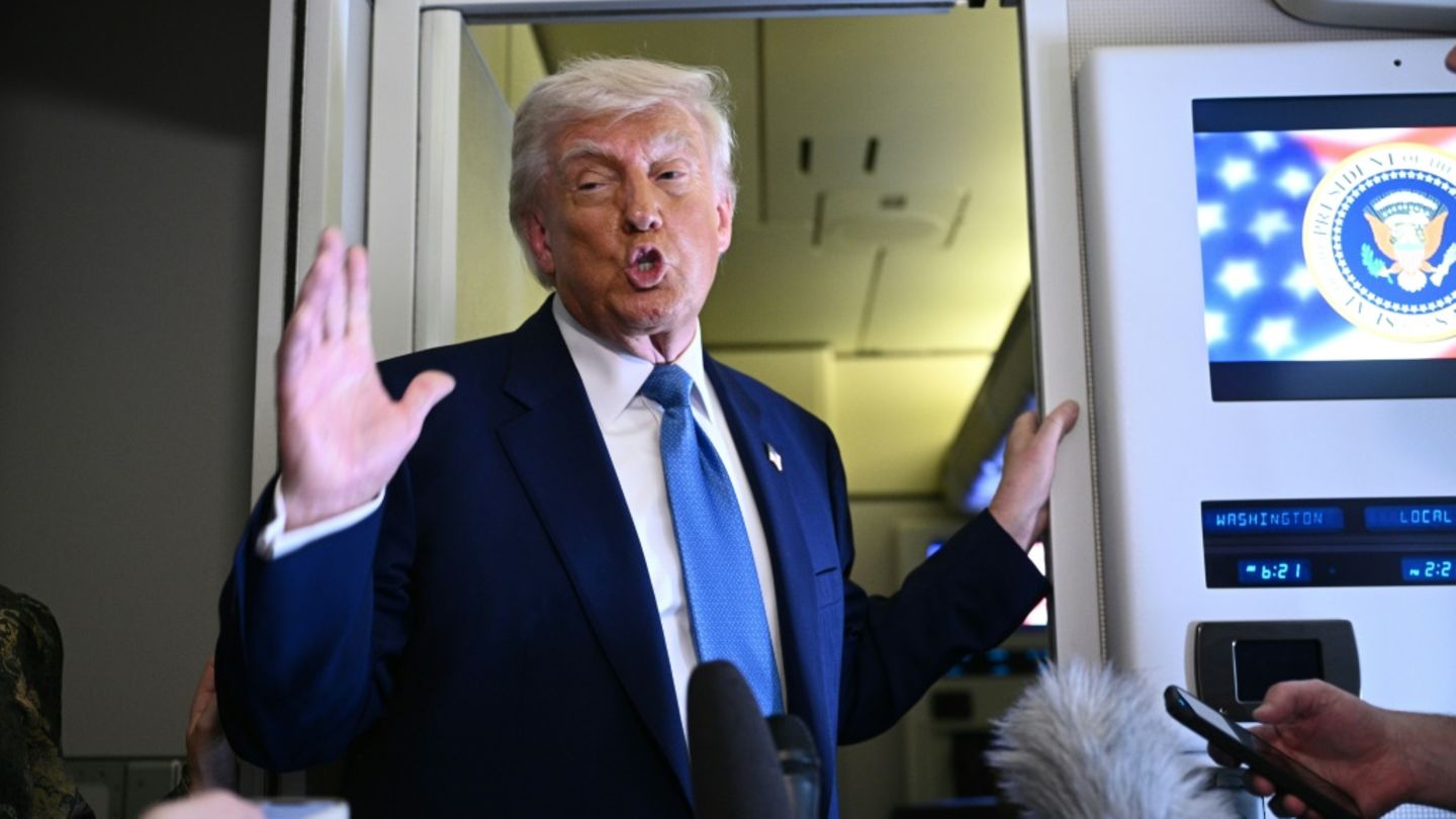 Donald Trump in seiner Präsidentenmaschine