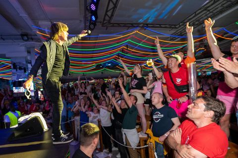 Ballermann-Sänger Mickie Krause im Megapark im Mai 2023 in Palma, Mallorca.