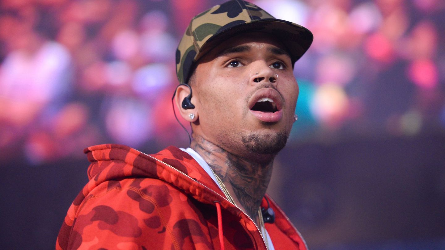 Music: Charge in England: US singer Chris Brown remains in custody