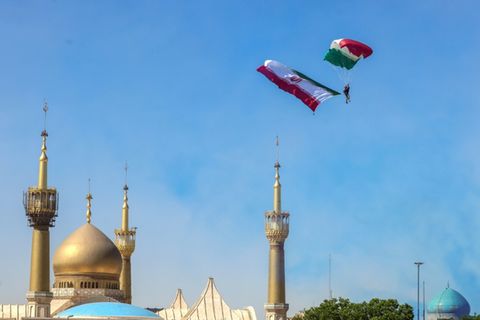 Iranische Flagge in Teheran