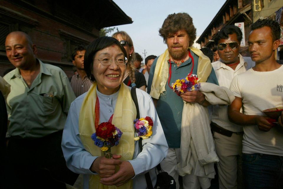 Junko Tabei und Reinhold Messner 2003 in Nepal Junko Tabei und Reinhold Messner 2003 in Nepal