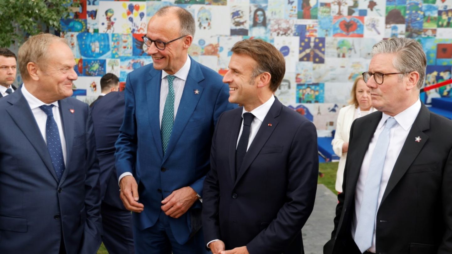 Die Regierungschefs Tusk, Merz, Macron und Starmer (v.l.)