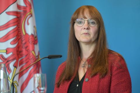 Die brandenburgische Innenministerin Katrin Lange erklärte ihren Rücktritt bei einer Pressekonferenz