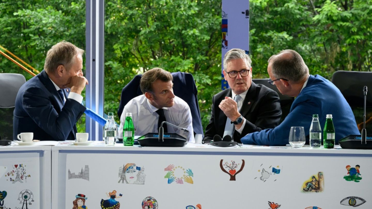 Die Regierungschefs Tusk, Macron, Starmer und Merz in Tirana