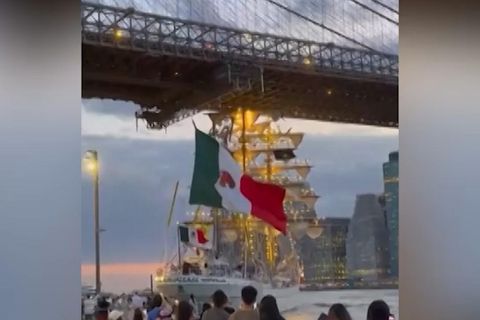 Segelschiff rammt Brooklyn Bridge – Videos zeigen Schiffsunglück