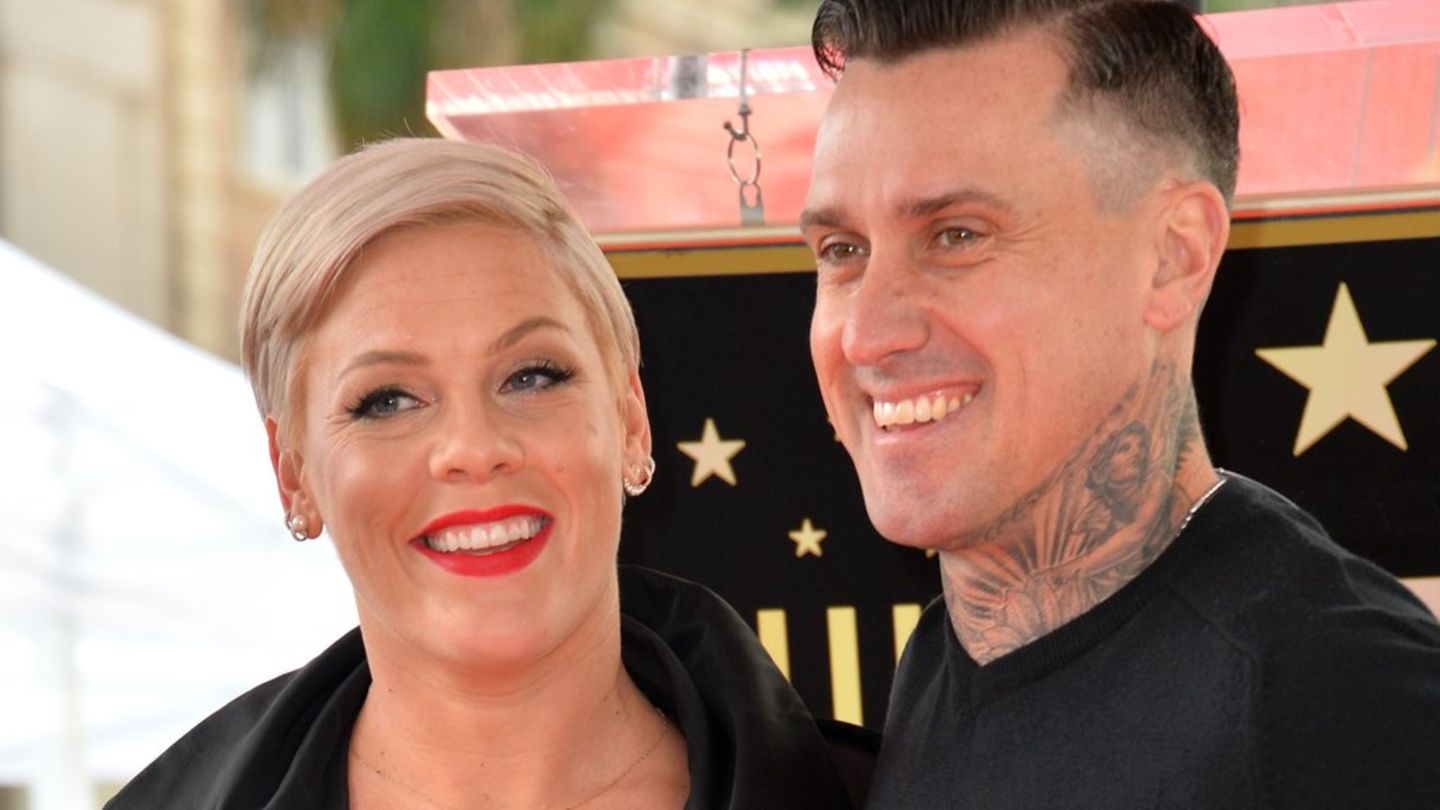 Carey Hart: He shows his brutal abdominal injury