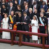 Alle in einer Reihe: Neben Albert stehen die Herzogin und der Herzog von Luxemburg, Maria Teresa und Henri (3. und 4. v.l.). In der zweiten Reihe ist die Präsidentin der Europäischen Kommission, Ursula von der Leyen, neben Selenskyj und seiner Frau zu sehen