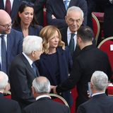 Meloni begrüßt Selenskyj. Die Amtseinführung ist eine Gelegenheit für Politiker, sich auszutauschen   