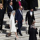 Der Fürst von Monaco, Albert II., findet sich mit Gattin Charlène ein