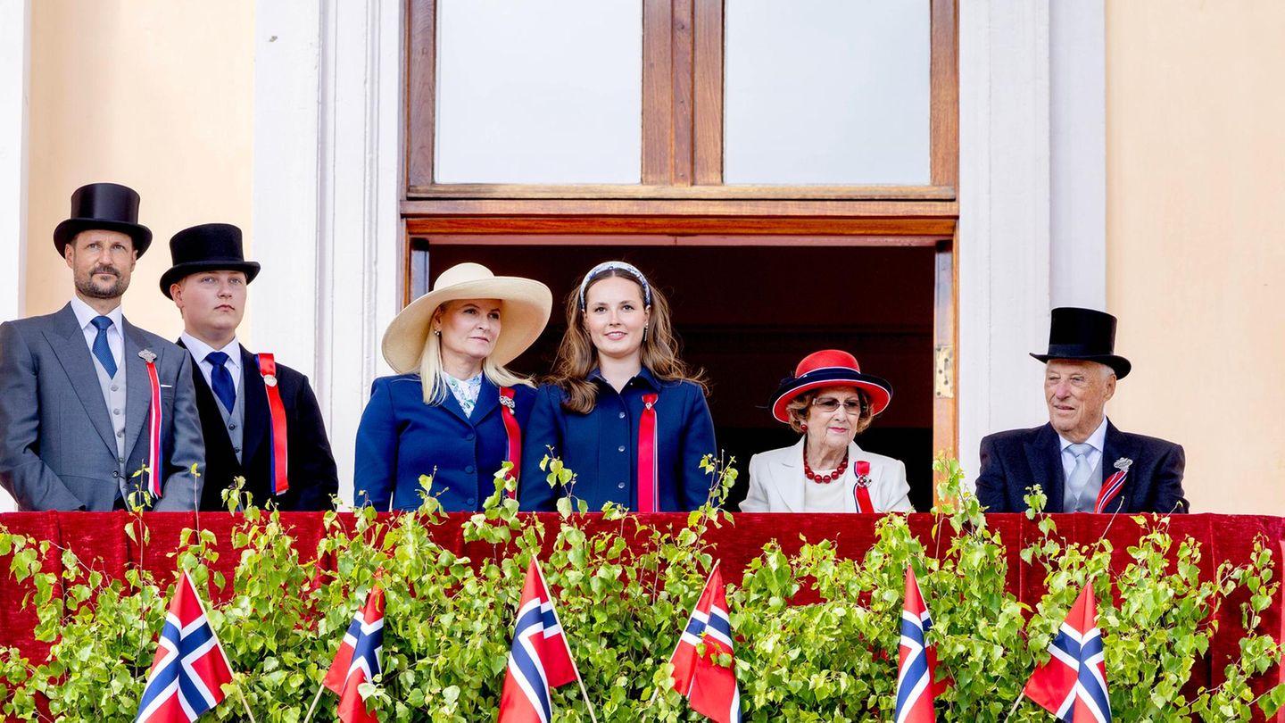 Norwegian Royals: Family shows unity for the national holiday