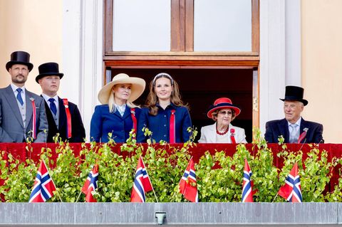 Die norwegischen Royals auf dem Balkon des Königlichen Schlosses in Oslo