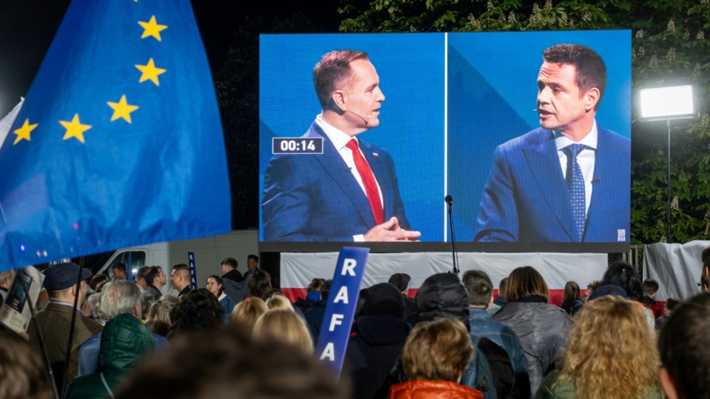 Rafal Trzaskowski (rechts) und Karol Nawrocki (links)