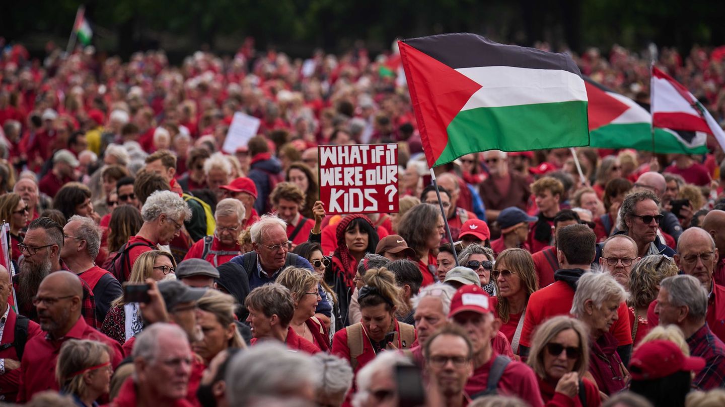 Symbolic red line: Tens of thousands are calling for harder Israel course in the Haag