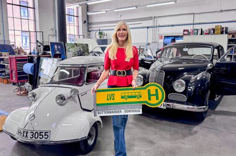 Jan Fedders Witwe Marion Fedder steht vor dem Nachlass
