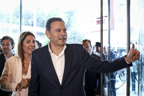 Luís Montenegro bei seiner Stimmabgabe in Lissabon
