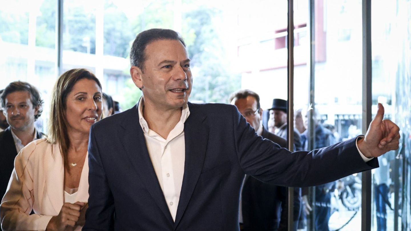 Luís Montenegro bei seiner Stimmabgabe in Lissabon
