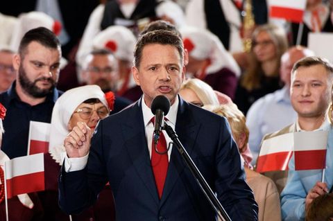 Kandidat Rafal Trzaskowski feiert die Ergebnisse der polnischen Präsidentschaftswahl