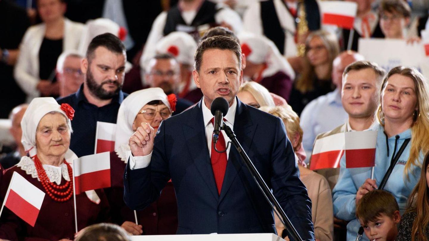 Kandidat Rafal Trzaskowski feiert die Ergebnisse der polnischen Präsidentschaftswahl