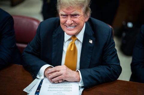 Sitzt auch schon mal vor Gericht: US-Präsident Donald Trump beim Schweigegeld-Prozess um Pornodarstellerin Stormy Daniels