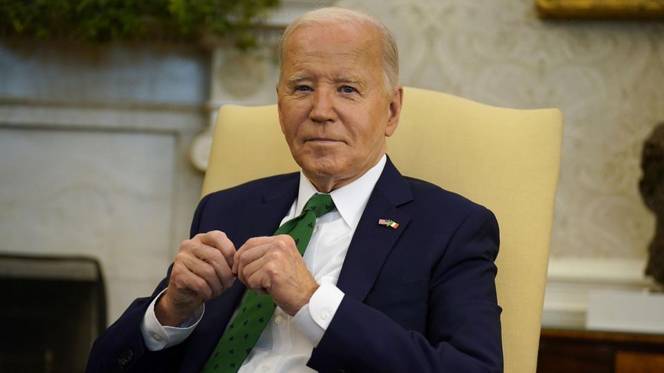 b Joe Biden bei einem offiziellen Termin