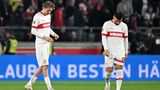 Der VfB Stuttgart konnte seinen Höhenflug aus der Vorsaison nicht wiederholen. Das hat nach dem Abgang von Toptorjäger Serhou Guirassy zum BVB wohl auch keiner erwartet. Dennoch dürften der Verein und seine Fans sich mehr erhofft haben. Am Ende landen die Schwaben mit 50 Punkten auf dem 9. Tabellenplatz. Ein Trostpflaster: Das Team von Trainer Sebastian Hoeneß schaffte es ins DFB-Pokalfinale und hat gute Chancen, sich am 24. Mai gegen Drittligist Arminia Bielefeld zum deutschen Pokalsieger zu küren