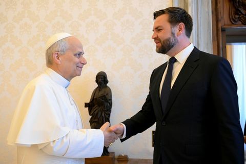 Papst Leo XIV. (l.) mit US-Vizepräsident Vance