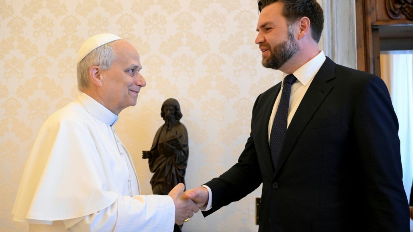 Papst Leo XIV. (l.) mit US-Vizepräsident Vance
