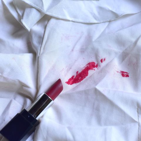 Make-up-Flecken entfernen