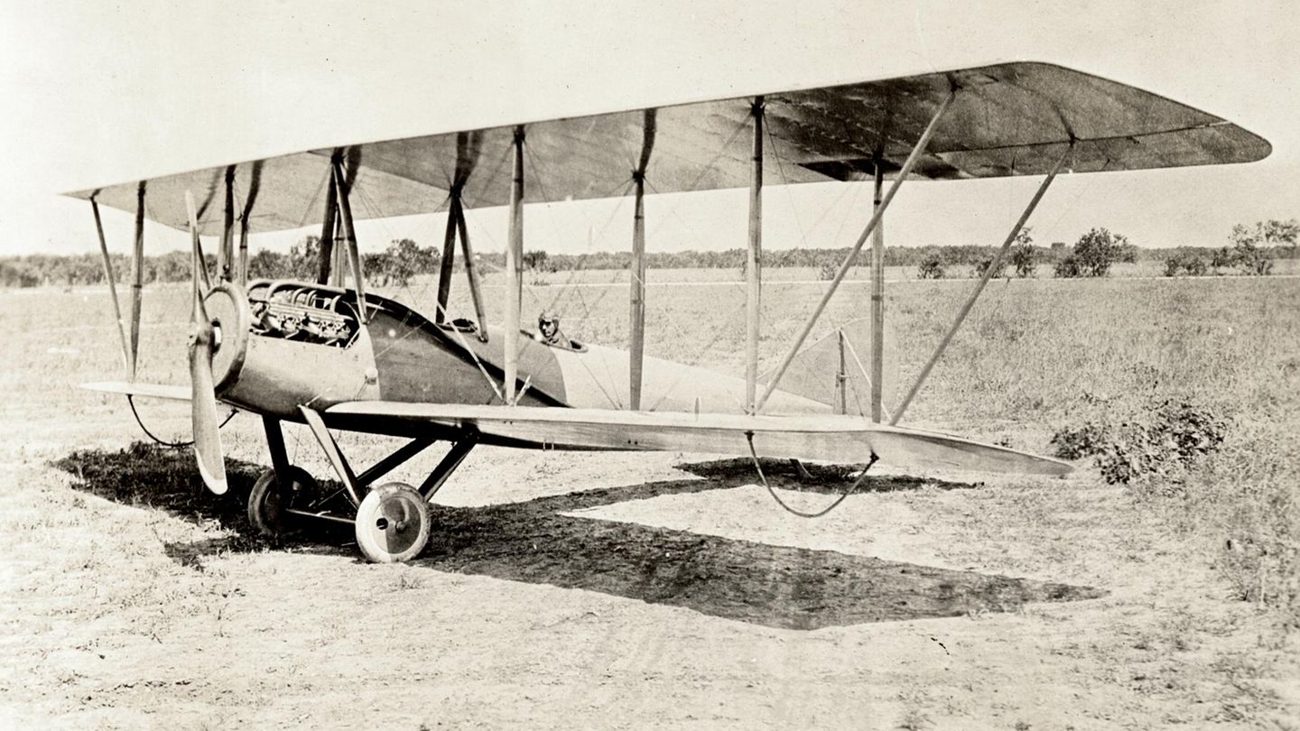 Irrtümer der Wissenschaft: Flugzeug, Doppeldecker auf altem Foto