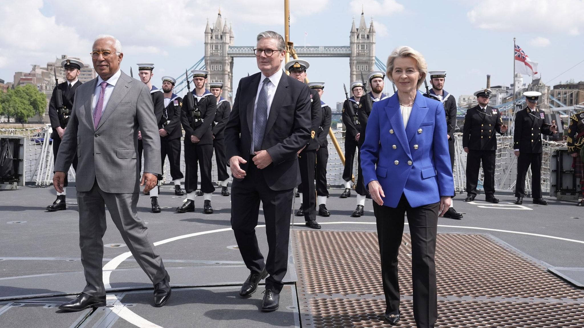 Verhandeln den Brexit-Deal neu: António Costa, Keir Starmer und Ursula von der Leyen vor der Tower Bridge in London