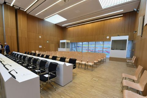 Verhandlungssaal an Oberlandesgericht München