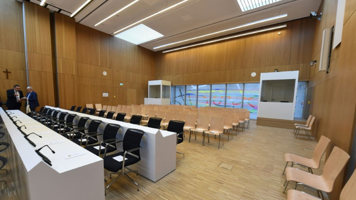 Verhandlungssaal an Oberlandesgericht München