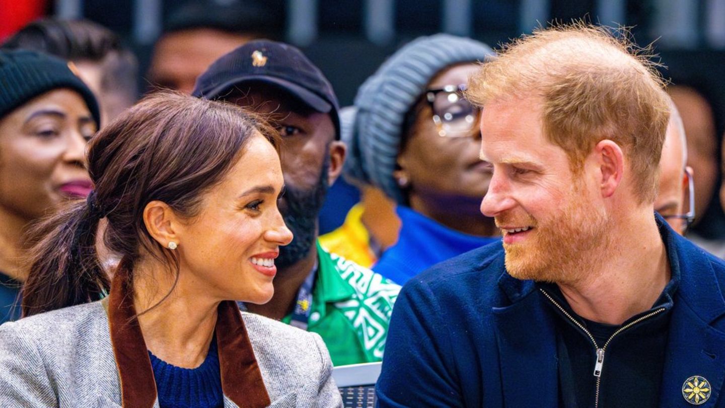 Duchess Meghan published private photos for the seventh wedding day