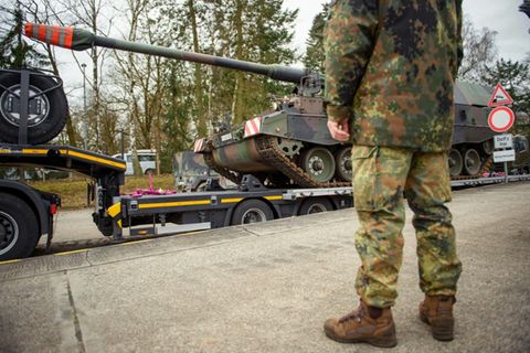 Transport von Panzerhaubitze bei Bundeswehr