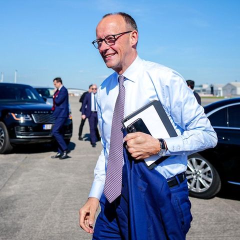 Bundeskanzler Friedrich Merz auf dem Flughafen in Brüssel