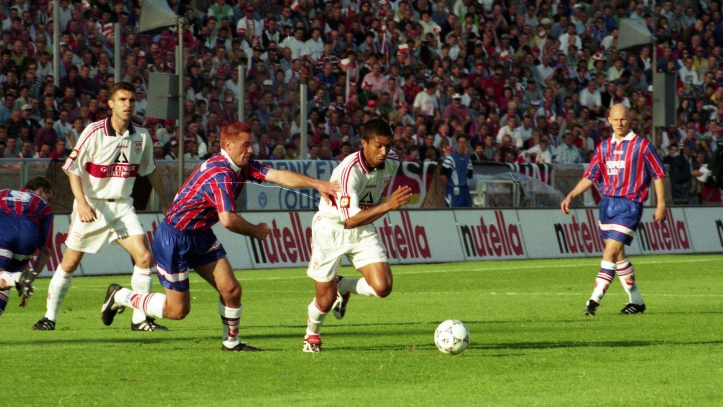 Fußball-Sensationen: Der nächste Drittligist, Energie Cottbus, zog in der Saison 1996/97 ins Pokalfinale ein. Die Cottbuser warfen mit dem FC St. Pauli und dem Karlsruher SC zwei Erstligisten raus und trafen im Endspiel auf den VfB Stuttgart, auch erste Liga. Giovane Elber (am Ball) erzielte zwei Tore für die Schwaben Der nächste Drittligist, Energie Cottbus, zog in der Saison 1996/97 ins Pokalfinale ein. Die Cottbuser warfen mit dem FC St. Pauli und dem Karlsruher SC zwei Erstligisten raus und trafen im Endspiel auf den VfB Stuttgart, auch erste Liga. Giovane Elber (am Ball) erzielte zwei Tore für die Schwaben