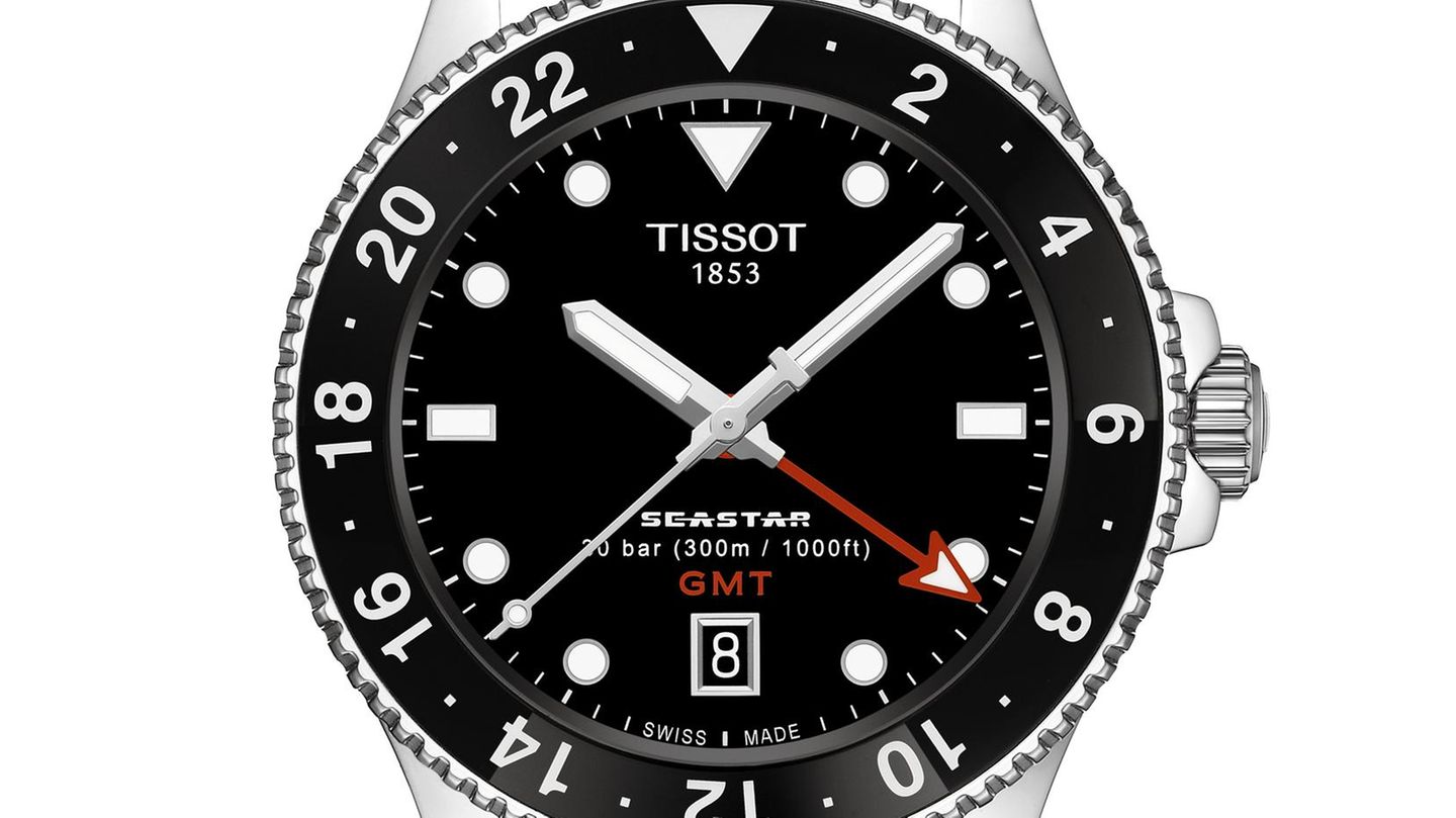 Alles auf Rot: Der zweite Stundenzeiger der "Seastar 1000" von Tissot sticht deutlich hervor und erleichtert das Ablesen der zweiten Zeitzone