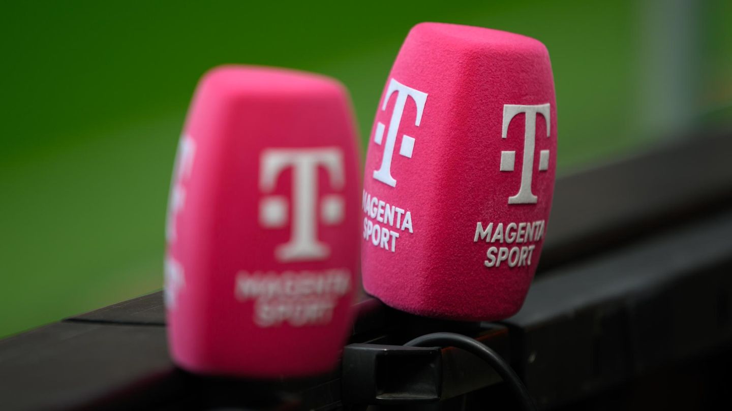 Telekom sichert sich Rechte für Fußball-WM 2026