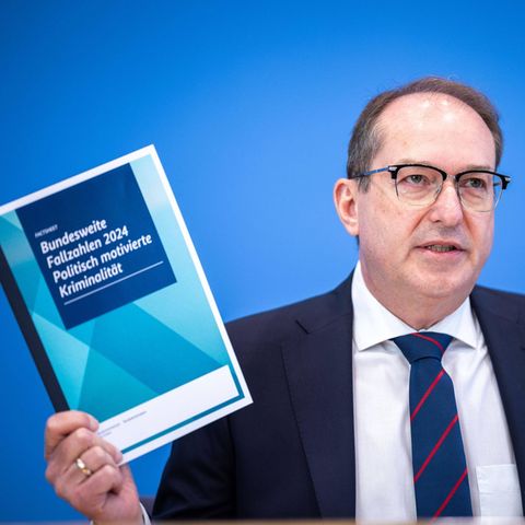 Der neue Innenminister Alexander Dobrindt nannte den Anstieg von politisch motivierter Gewalt "extrem"